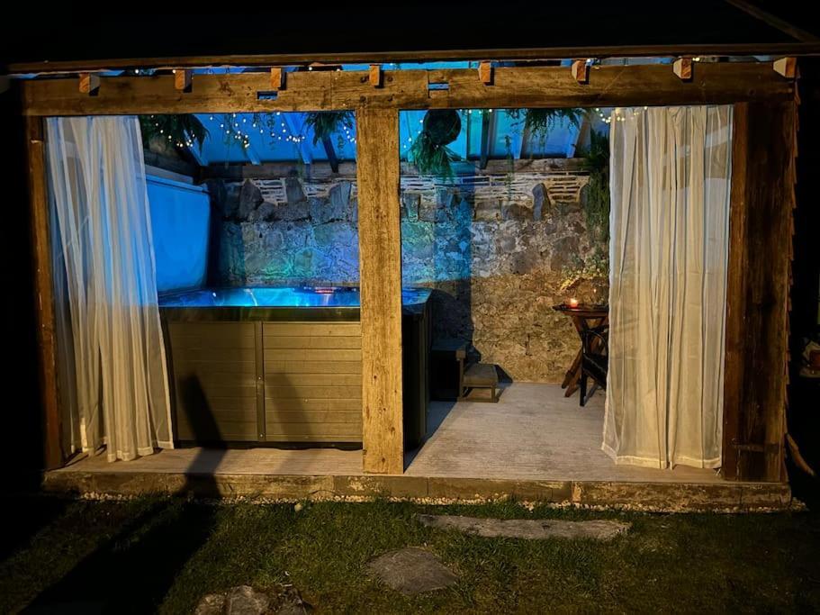 Cozy 3-bed With Hot Tub