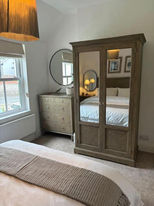 Cozy 3-bed With Hot Tub Holiday home *