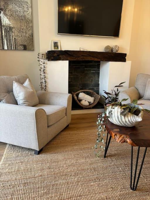 Holiday home Cozy 3-bed With Hot Tub *