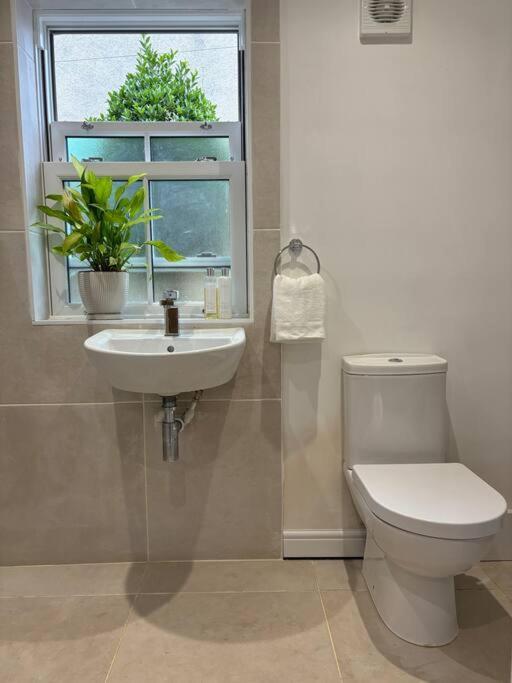 Cozy 3-bed With Hot Tub Holiday home Abergele