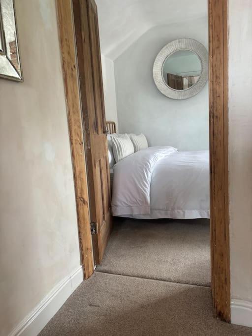 Cozy 3-bed With Hot Tub * Abergele