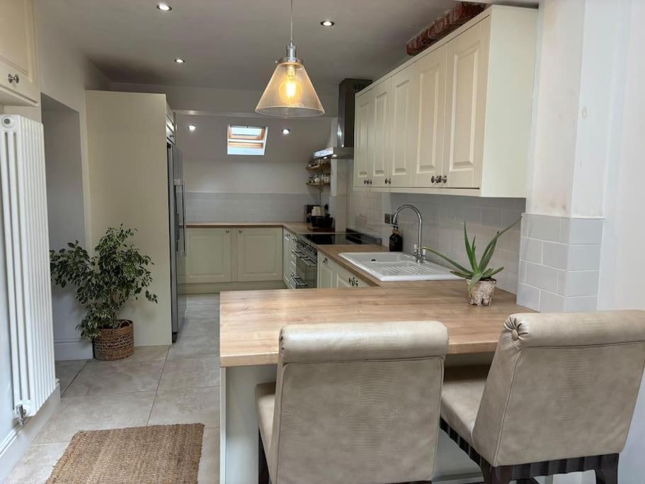 Holiday home Cozy 3-bed With Hot Tub *